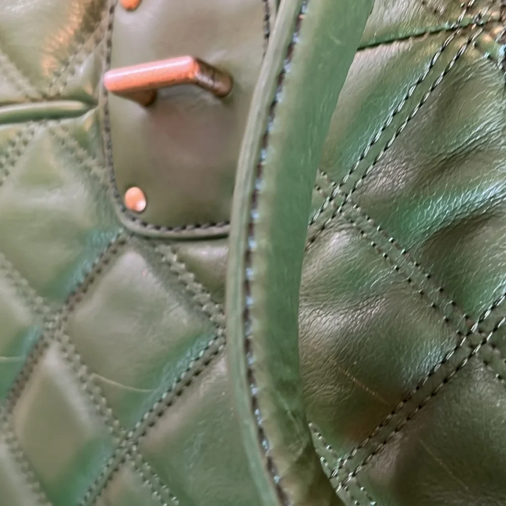 J. Crew🌹VINTAGE ‘08’ large Quincy green quilted - Picture 7 of 9